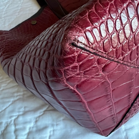 Vince Crocodile-Embossed Leather Tote - Picture 10 of 16